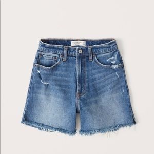 NWT A&F High Rise 4 inch Mom Shorts